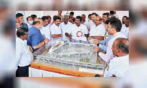 அரசு திட்டப்பணிகளை சட்டமன்ற பொது கணக்கு குழுவினர் ஆய்வு செய்த காட்சி.