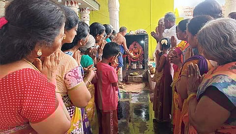 புற்றுக்கோவிலில் சிறப்பு பூஜை நடைபெற்றபோது எடுத்தபடம்.