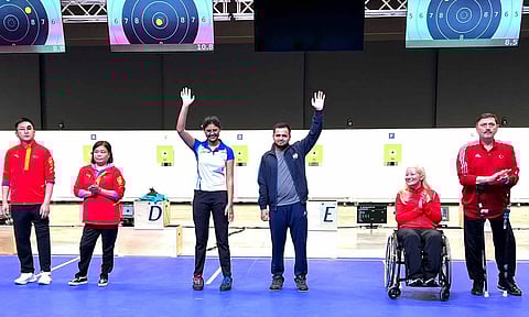 தங்கம் வென்ற ரூபினா பிரான்சிஸ், மணீஷ் நர்வால்