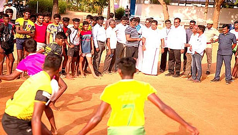 கபடி பயிற்சியை அமைச்சர் அனிதா ராதாகிருஷ்ணன் பார்வையிட்ட போது எடுத்தபடம்.