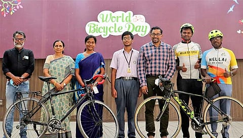 கருத்தரங்கில் மிதிவண்டியின் முக்கியத்துவம் குறித்து விளக்கப்பட்ட காட்சி.