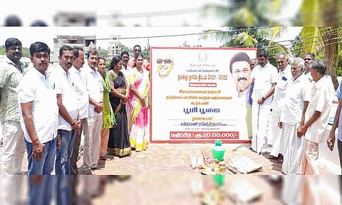 பூமி பூஜையில் பங்கேற்றவர்கள்.