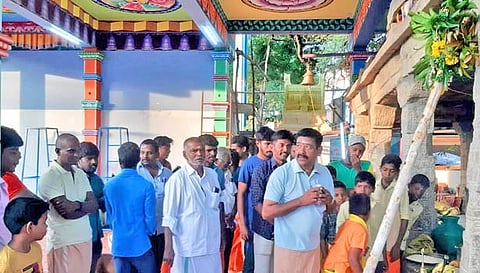 உடையார் பிள்ளையார் கோவிலில் கும்பாபிஷேகத்திற்கான கால்நாட்டுதல் நிகழ்ச்சி நடைபெற்ற காட்சி.