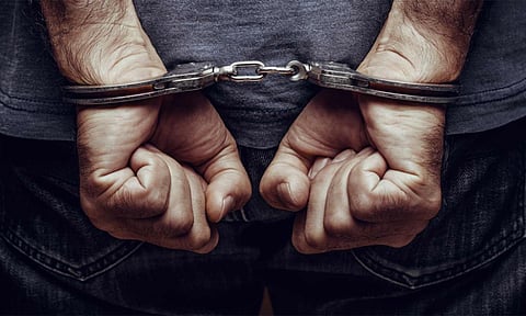 மளிகை கடையில் ஹான்ஸ்-புகையிலை பொருட்கள் விற்றவர் கைது