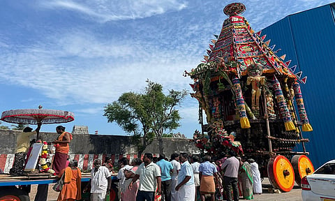 தேரடியை சுற்றி வந்த நடராஜருக்கு சிறப்புவழிபாடு நடந்தது.