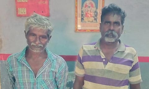வனவிலங்குகள் வேட்டையாட பதுக்கிய நாட்டு வெடிகுண்டுகள் பறிமுதல்