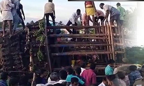 தேர் கவிழ்ந்து விபத்து