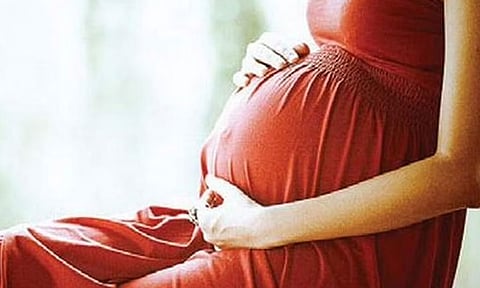 மதுரை அருகே பிளஸ்-2 மாணவியை கர்ப்பமாக்கிய வாலிபர் கைது