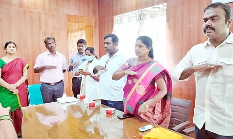 உறுதிமொழி ஏற்பு.