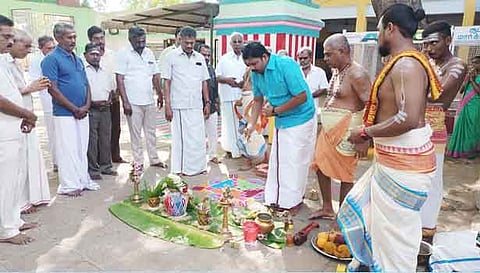 கும்பாபிஷேகத்துக்கான பூமி பூஜை நடந்தது.