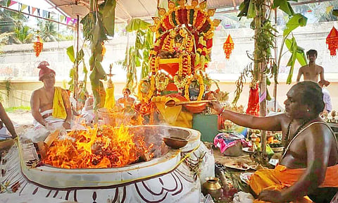 மகாசண்டியாகம் நடந்தது.