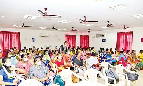 பெண் போலீசாருக்கு கவுன்சிலிங்