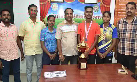 வெற்றி பெற்ற தடகள வீரர்கள் படத்தில் காணலாம்