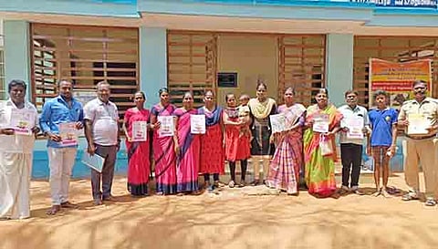 குழந்தைகள் பாதுகாப்பு குழு கூட்டத்தில் கலந்து கொண்டவர்கள். 