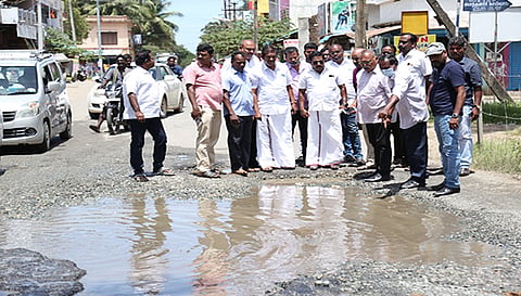 முக்கடல் அணையில் இருந்து நாகர்கோவிலுக்கு குடிநீர் வழங்கும் பிரதான குழாயில் உடைப்பு மேயர் மகேஷ், அதிகாரிகள் ஆய்வு
