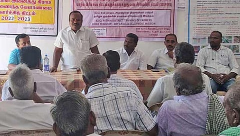 விவசாயிகளுக்கு தொழில்நுட்ப பயிற்சி நடைபெற்ற போது எடுத்த படம்.