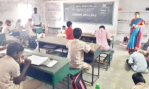 கொளப்பாடு உயர்நிலைப் பள்ளியில் ஓவியப்போட்டி நடந்தது.