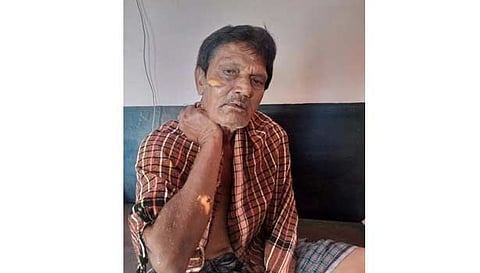 அரிவாள் வெட்டில் காயமடைந்த பழனிக்குமார்