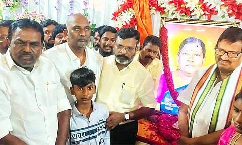 நாகை மாவட்ட காங்கிரஸ் தலைவர் அமிர்தராஜ் தாயார் படத்திறப்பு விழா நடந்தது.