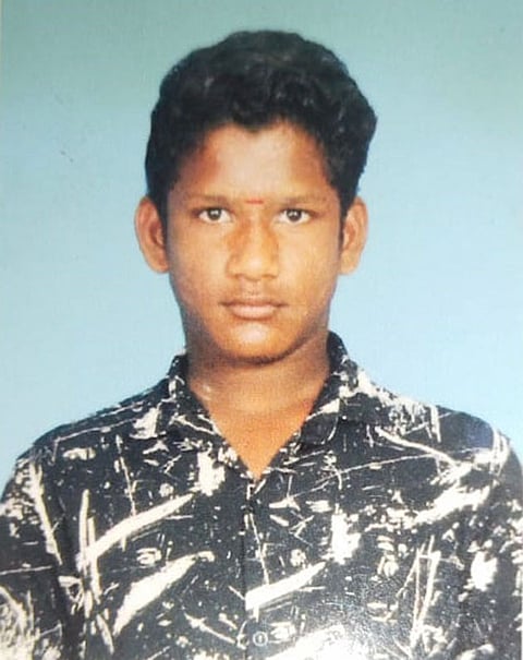 தற்கொலை செய்து கொண்ட மாணவன் ராஜ்பிரியன்.