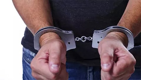 அரசு மருத்துவமனையில் இருந்து தப்பிய கைதி சிக்கினார்