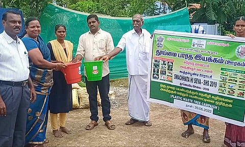 கூத்தம்பூண்டி ஊராட்சி நிர்வாகத்தினர் பொதுமக்களிடையே விழிப்புணர்வு