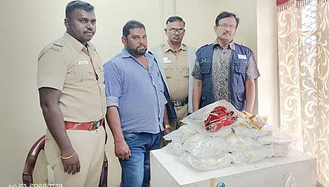 பறிமுதல் செய்யப்பட்ட புகையிலை பொருட்கள்.