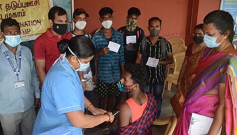 தமிழகத்தில் ஜூலை 10-ந்தேதி 1 லட்சம் இடங்களில் கொரோனா தடுப்பூசி சிறப்பு முகாம்