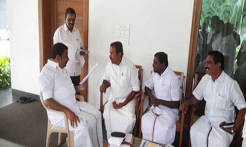 புதுக்கடை– பரசேரி சாலையில் குடிநீர் குழாய்கள் அடிக்கடி உடைந்து சேதமாவதால் இரும்பு குழாய்கள் அமைக்க வேண்டும்