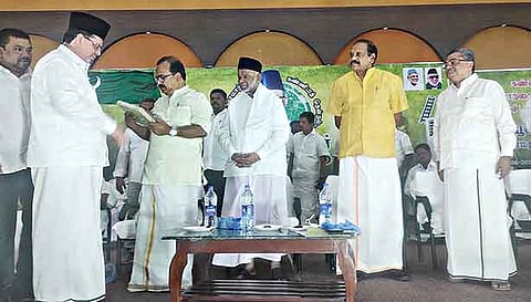 கருத்தரங்கம் நடைபெற்றது.