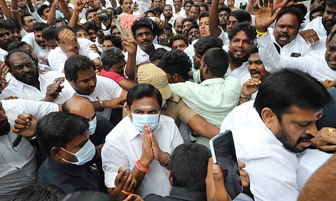 அதிமுக நிர்வாகிகள் கூட்டம்- இடைக்கால பொதுச்செயலாளராக எடப்பாடி பழனிசாமி தேர்வாக வாய்ப்பு