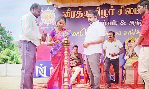 விழாவை குத்து விளக்கேற்றி நகர்மன்ற தலைவர் துர்கா பரமேஸ்வரி தொடங்கி வைத்தார்.