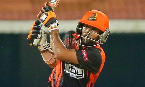 பந்தை விரட்டிய திருச்சி அணி வீரர்