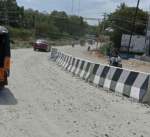 முக்கூடல் பாலத்தின் தற்போதைய நிலை.