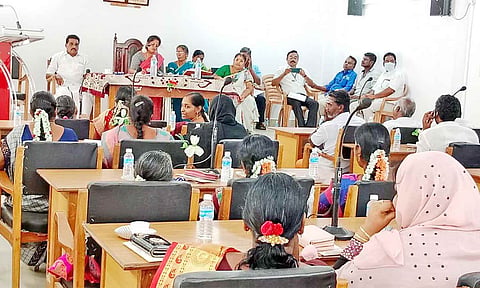 செம்பனார்கோயில் ஒன்றிய குழு கூட்டம் நடந்தது.