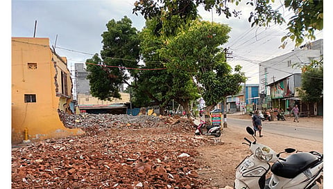 மதுக்கரை சாலையில் ஆக்கிரமிப்புகள் அகற்றப்பட்ட பின்னரும் தொடங்காத 4 வழிச்சாலை பணி
