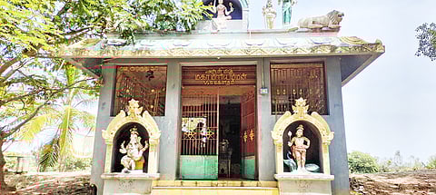 கோவில் பூட்டை உடைத்து அம்மன் நகைகள் கொள்ளை