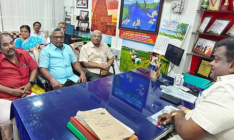 தஞ்சாவூர் தலைமை அஞ்சலகத்தில் நுகர்வோர் மன்றம் கூட்டம் தலைமை அஞ்சலக முதுநிலை அஞ்சலக தலைவர் எஸ்.அருள்தாஸ் தலைமையில் நடைபெற்றது.