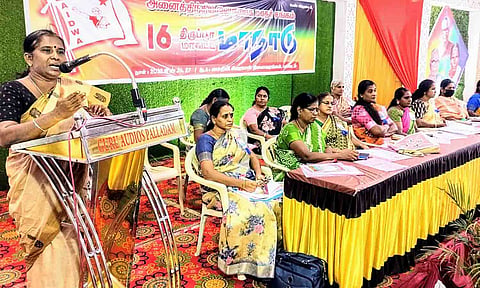 மாநாட்டில் பங்கேற்றவர்கள்.