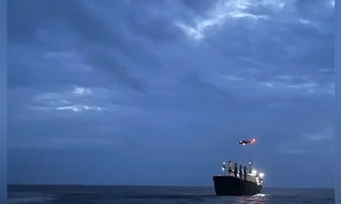 மீனவர்களை மீட்கும் கடலோர காவல்படை