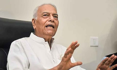 ஜனாதிபதி தேர்தலில் போட்டியிடும் எதிர்க்கட்சி வேட்பாளர் யஷ்வந்த் சின்கா சென்னை வந்தார்