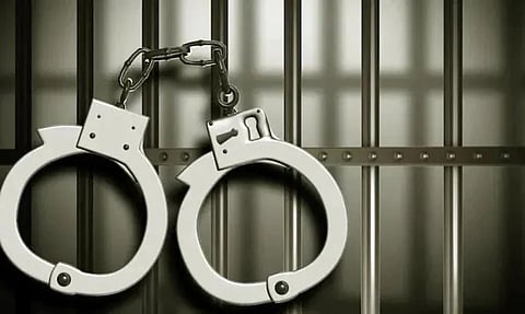 குடிபோதையில் மோட்டார்சைக்கிள் திருடிய வாலிபர் கைது