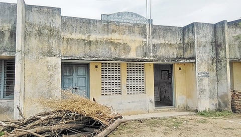அடிப்படை வசதிகளின்றி உள்ள துணை சுகாதார நிலையம்.