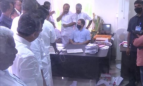 வயநாடு அலுவலகத்தில் ராகுல்காந்தி ஆலோசனை 