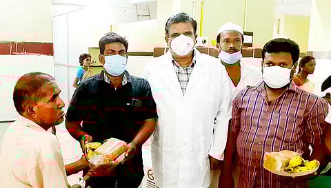 நோயாளிகளுக்கு உணவுப்பொருட்கள் வழங்கல்