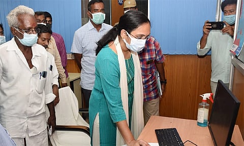 மின்னணு வாக்குப்பதிவு கருவிகளுக்கு முதல் மற்றும் இரண்டாவது சீரற்றமயமாக்கல்