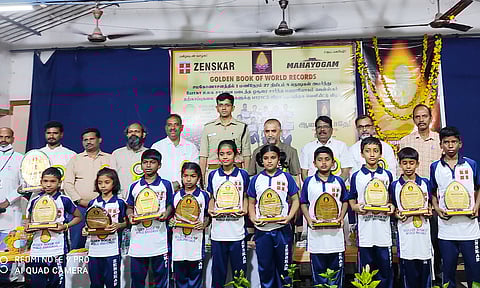 யோகாசனத்தில் சாதனை படைத்த மாணவர்களுக்கு பாராட்டு விழா