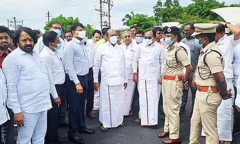 முதல்-அமைச்சர் மு.க.ஸ்டாலின் வருகையை முன்னிட்டு பொதுப்பணித்துறை அமைச்சர் வேலு ஆய்வு செய்த போது எடுத்த படம். அருகில் துணை சபா நாயகர் கு.பிச்சாண்டி, கலெக்டர் முருகேஷ், டி.ஐ.ஜி. ஆனிவிஜயா.