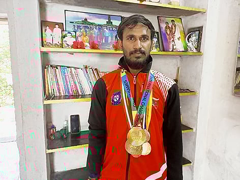 கூலி வேலைக்கு செல்லும் விளையாட்டு வீரர்-அரசு உதவிட கோரிக்கை