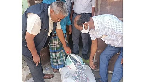 பறிமுதல் செய்யப்பட்ட புகையிலை பொருட்கள்.